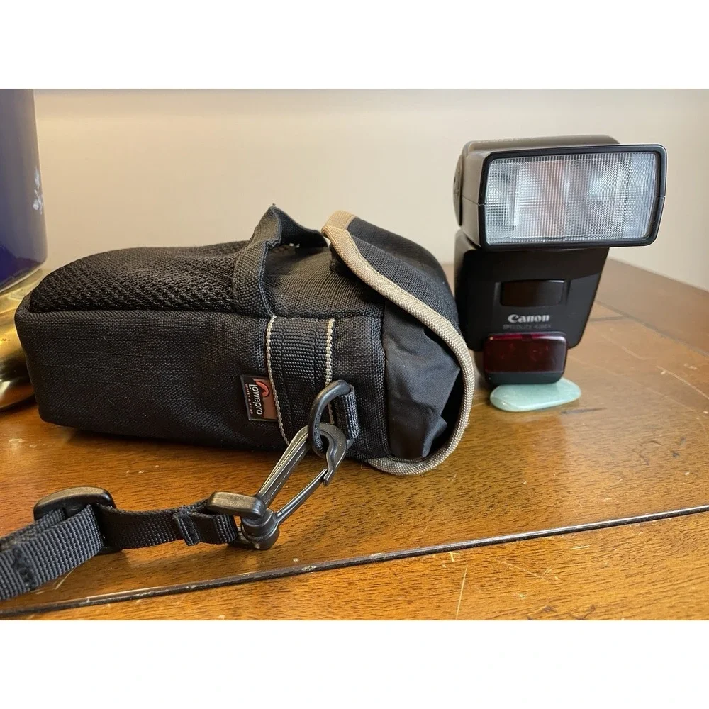 Canon Speedlite 420EX Shoe Mount Flash for Canon + Lowepro Soft Padded Case